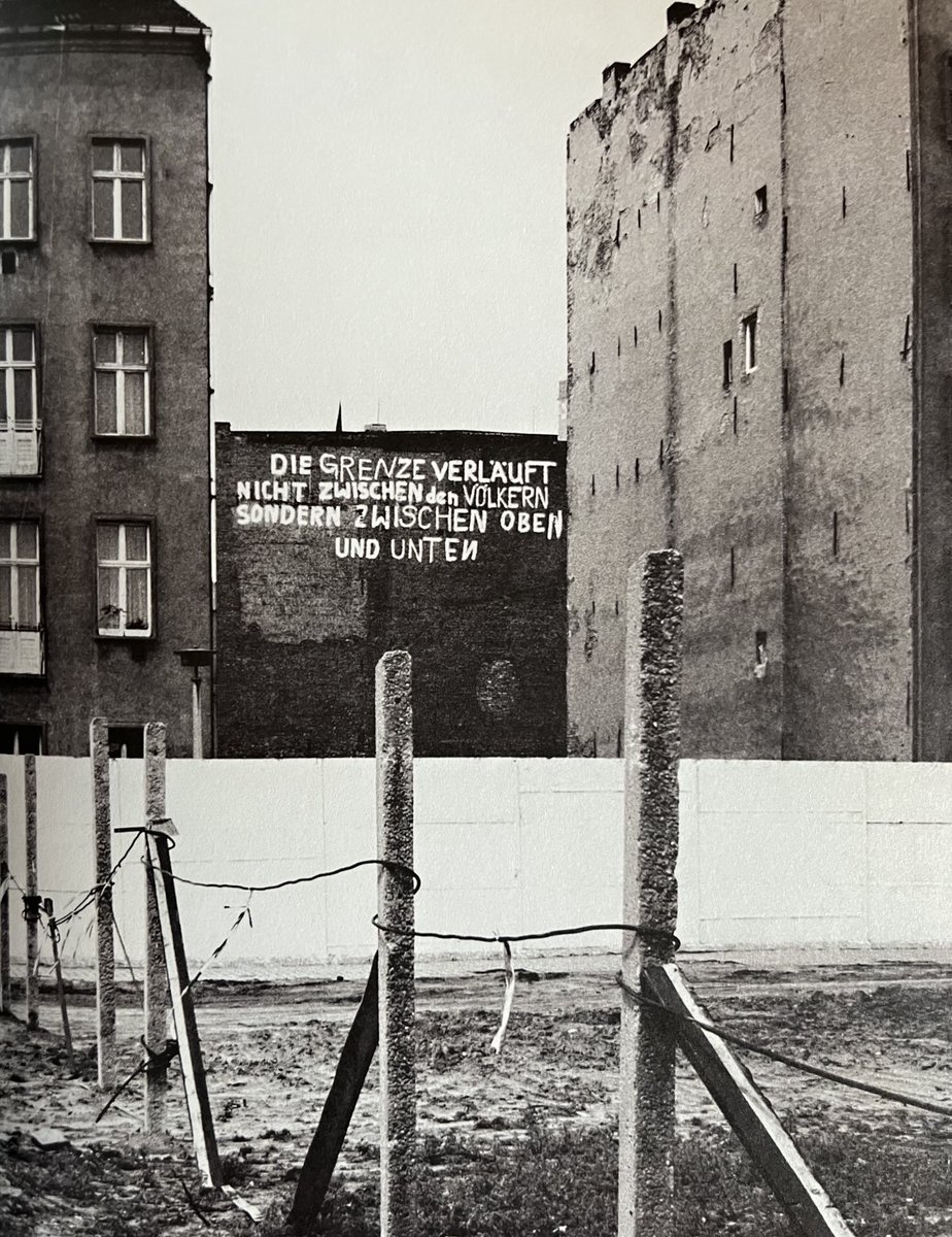 Der Spruch an der Köpi-Brandmauer hat nicht an Aktualität verloren. Leider ist er seid längerem durch eine Rohbau-Ruine verdeckt.