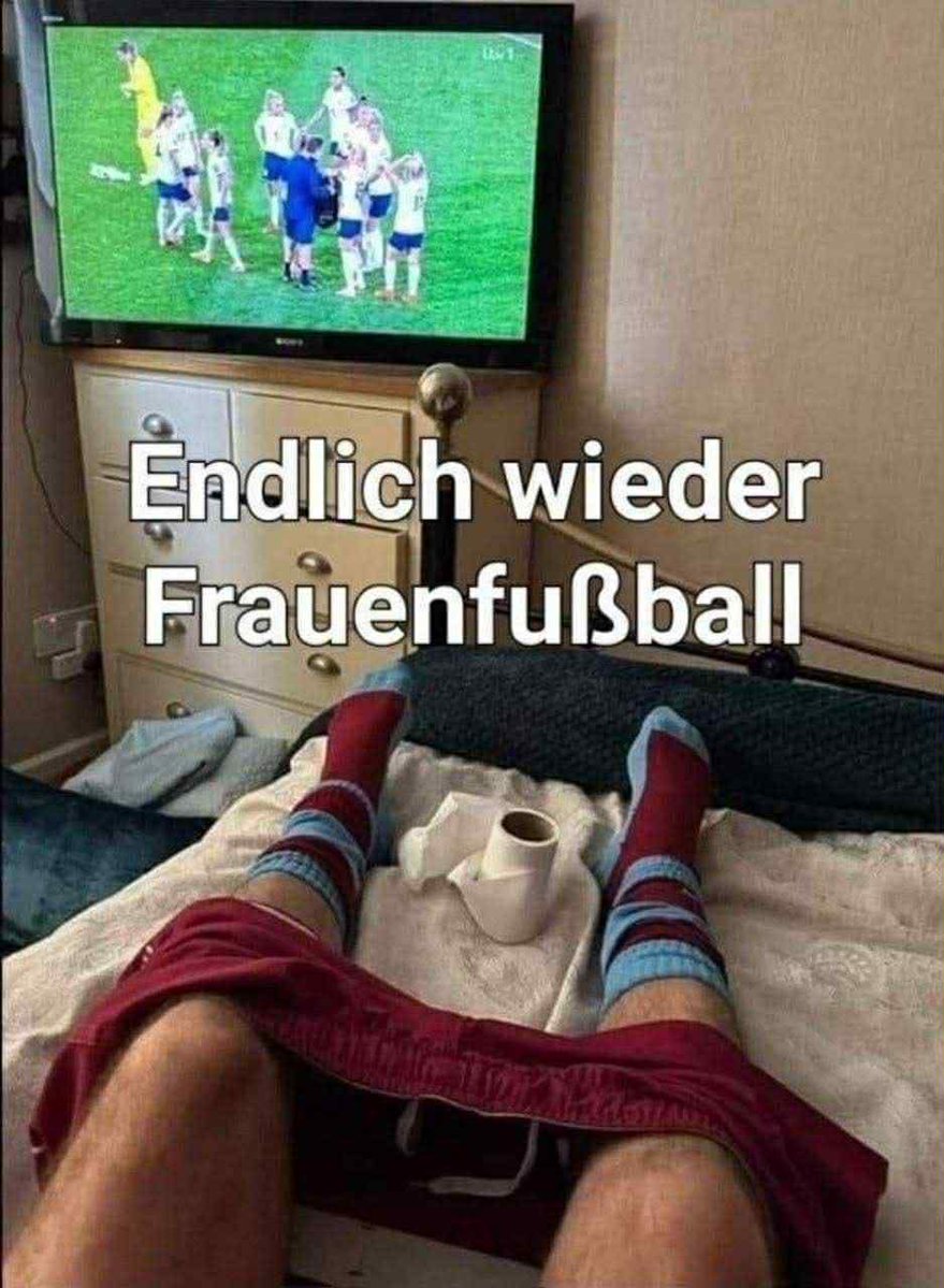 CyberSprotte's tweet image. Heute Abend endlich wieder Frauenfußball.