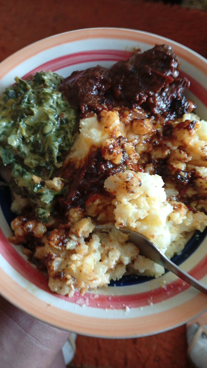nhinhim's tweet image. At my friend's house, ndivuke ndafudumeza umbeko. Andihluthi nithi ndizogoduka na bethuna?