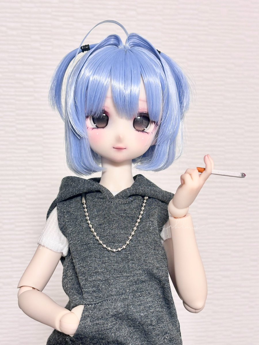 めうちゃん:「一服の時間だ🚬」
(良い子は真似しないで！)
 #BorderlineToybox
#soppy_ 
#bienhimeっ子