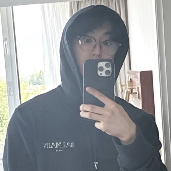 misofields's tweet image. he&apos;s so pretty it should be considered a crime