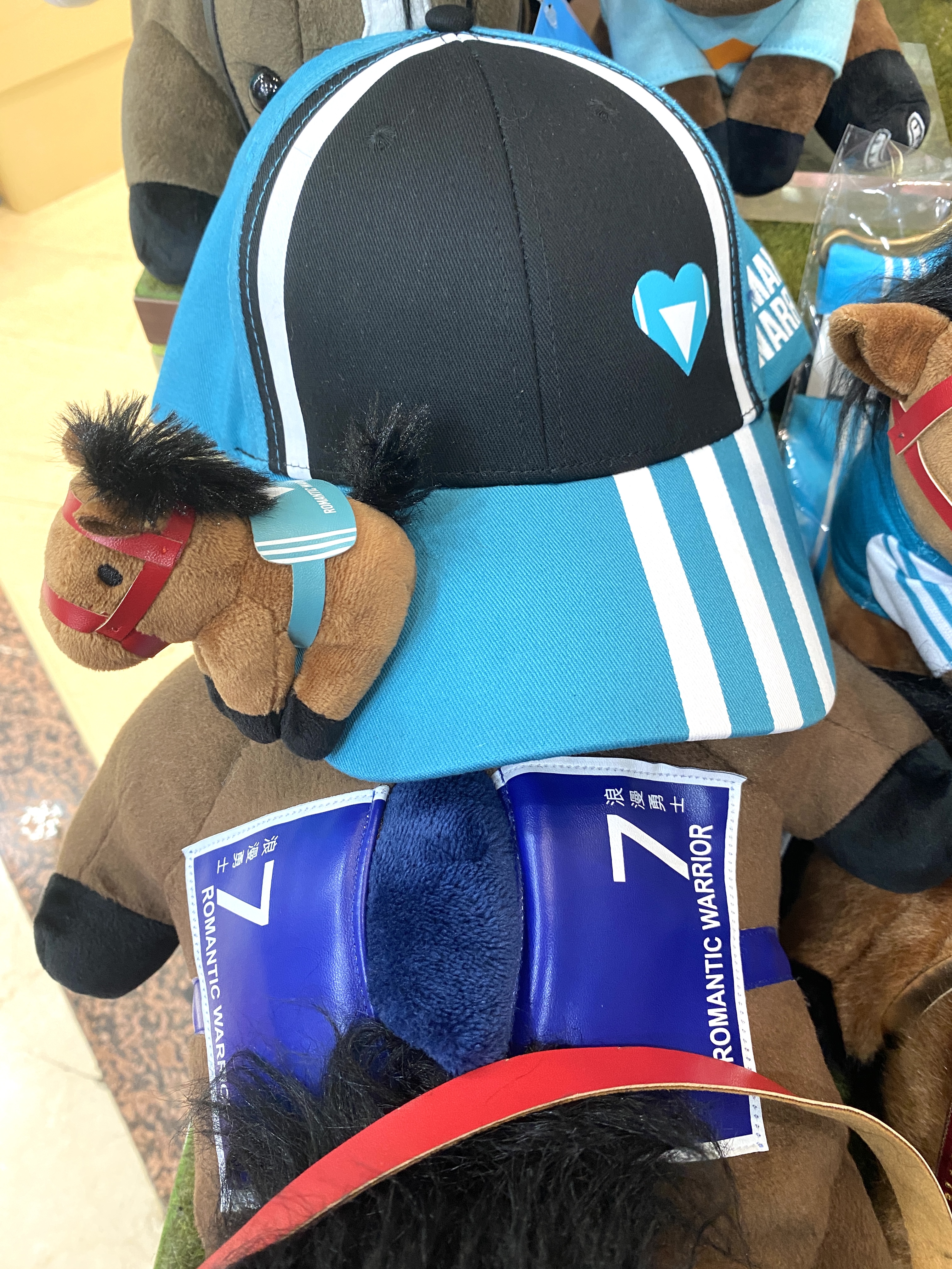 カーインライジング　ぬいぐるみ　香港国際競走　日本未発売　現地物　新品 香港発売]カーインライジング ぬいぐるみ - メルカリ
