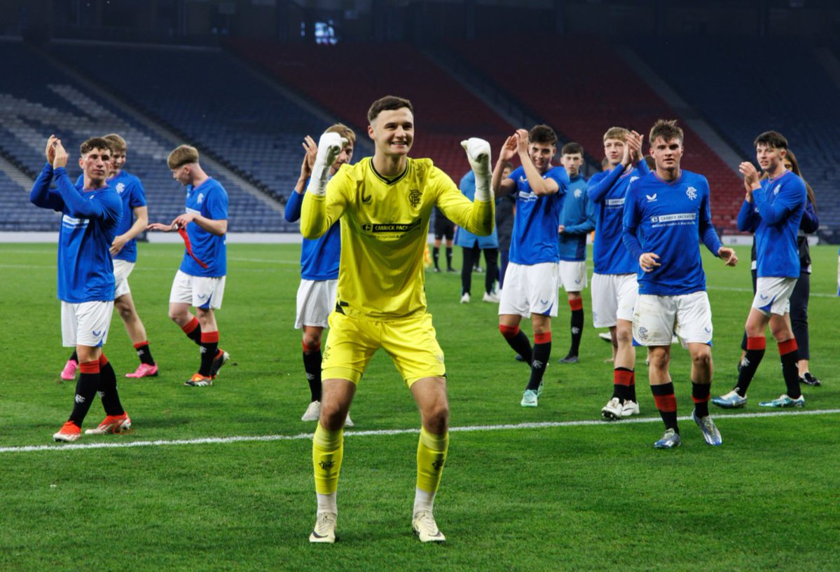 scotsunsport's tweet image. Rangers goalkeeper Mason Munn has joined Dunfermline on loan ✅
The 19-year old will be playing under Celtic legend Neil Lennon at East End Park this season ⚫⚪
