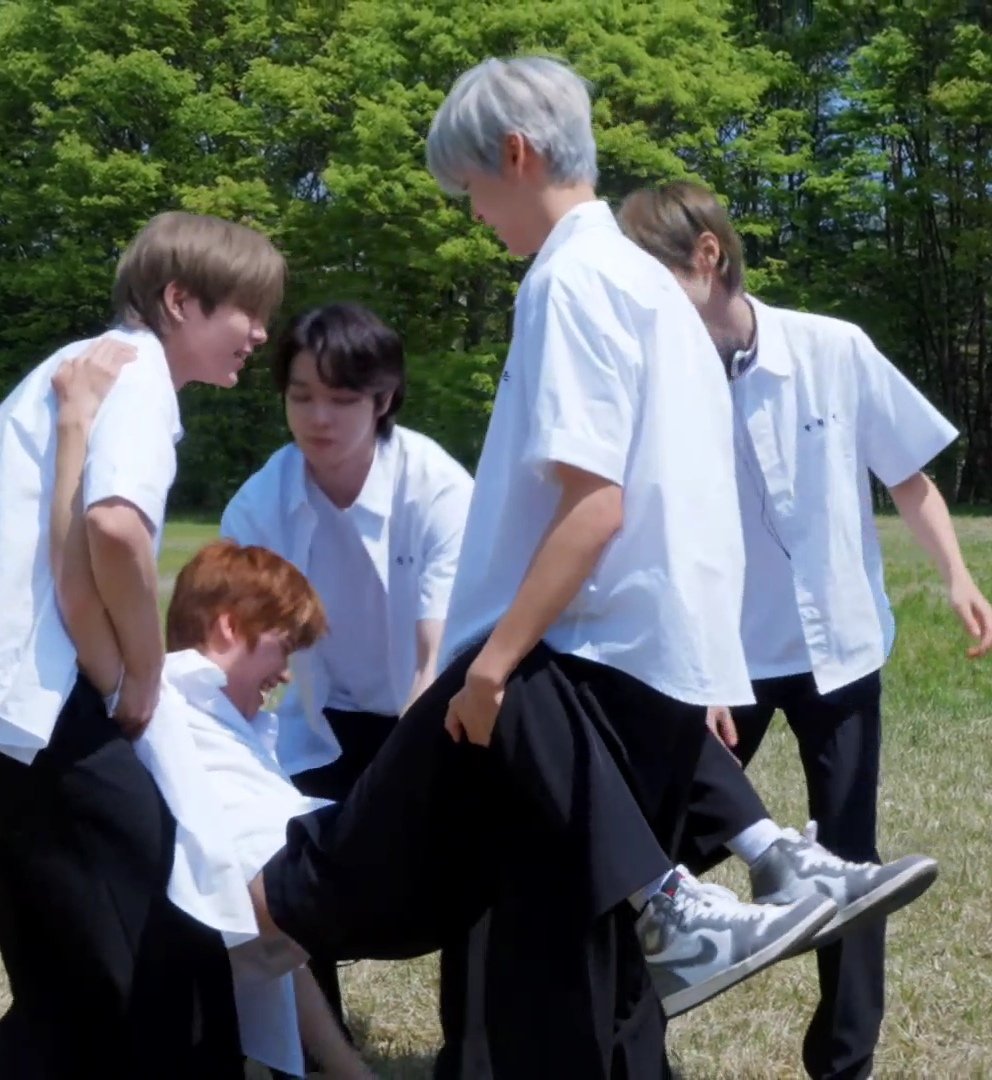 wh3r3ar3w3's tweet image. 초최강 거리감으로 훈수두는거 이해안되는게 이분들 더 가까워지면 큰일남......ㅎㅎ