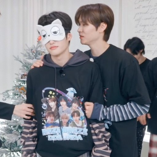 wh3r3ar3w3's tweet image. 초최강 거리감으로 훈수두는거 이해안되는게 이분들 더 가까워지면 큰일남......ㅎㅎ