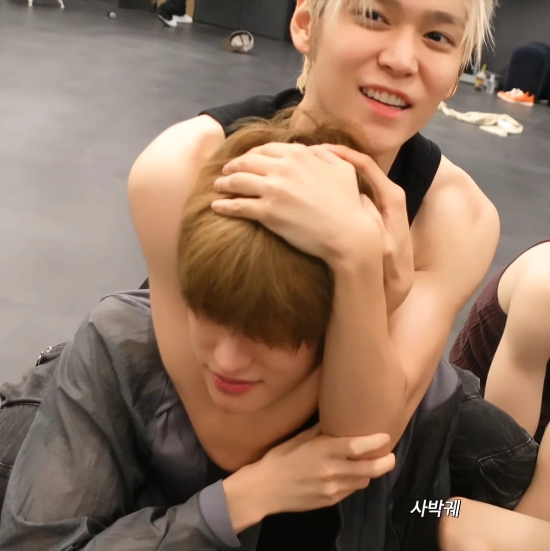 wh3r3ar3w3's tweet image. 초최강 거리감으로 훈수두는거 이해안되는게 이분들 더 가까워지면 큰일남......ㅎㅎ