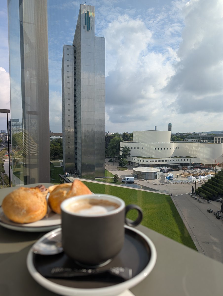 schlockback's tweet image. Frühstück über den Dächern von #Düsseldorf. Für mich ein Fall für
#LiebeIstAlles #SchönesGegenDoofes #FloodTheZoneMitSchoenem ☺️
