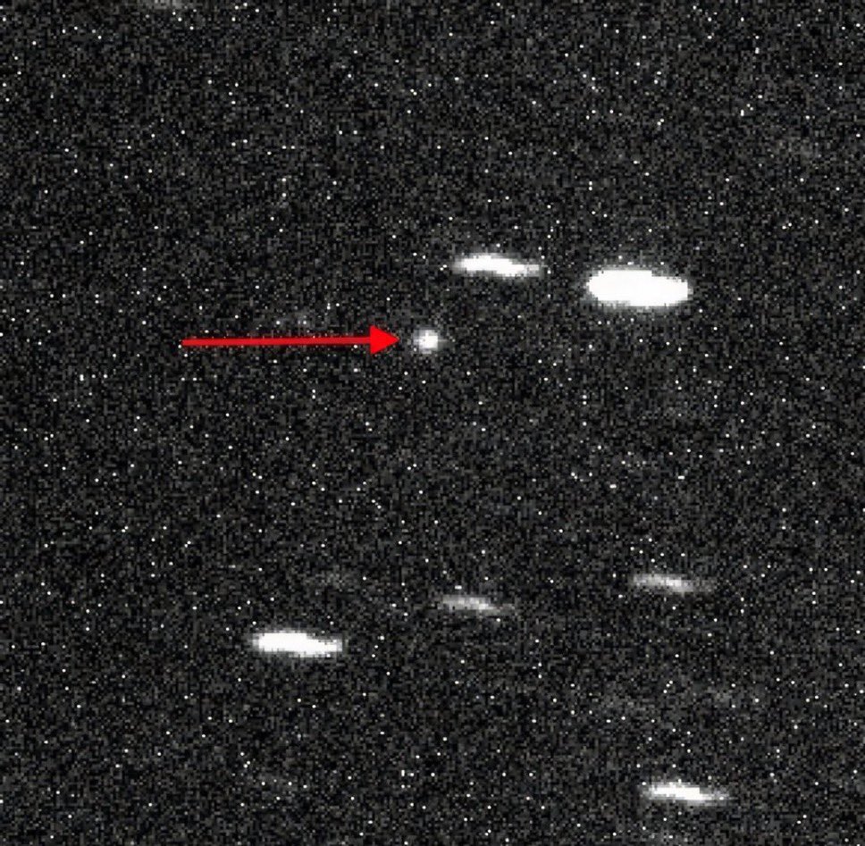 yesknow's tweet image. 🚨 Harvard professor's new paper speculates interstellar object 3I/ATLAS (zooming toward Sun at 130k mph) might be alien tech, possibly hostile under “Dark Forest” theory.
Could attack by Nov 2025? But it’s a thought experiment and likely just a comet. Critics call it nonsense.…