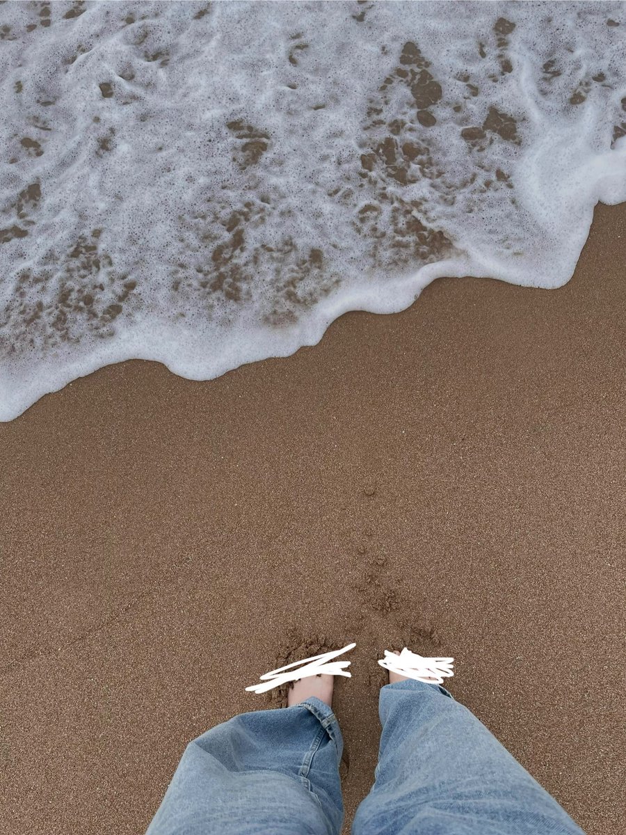 What you starting at you freaks!!! (1k mon for the uncensored pic) .. touching sand today

GMONAAD 💜
