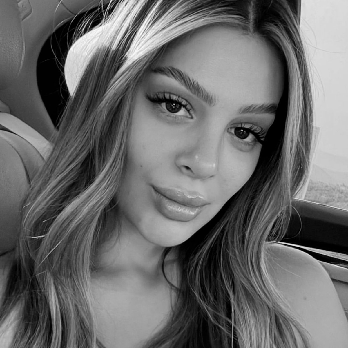 not_ur_fav1's tweet image. me te bukuritttttttttt 🤍  #LeLo #bbvipks3