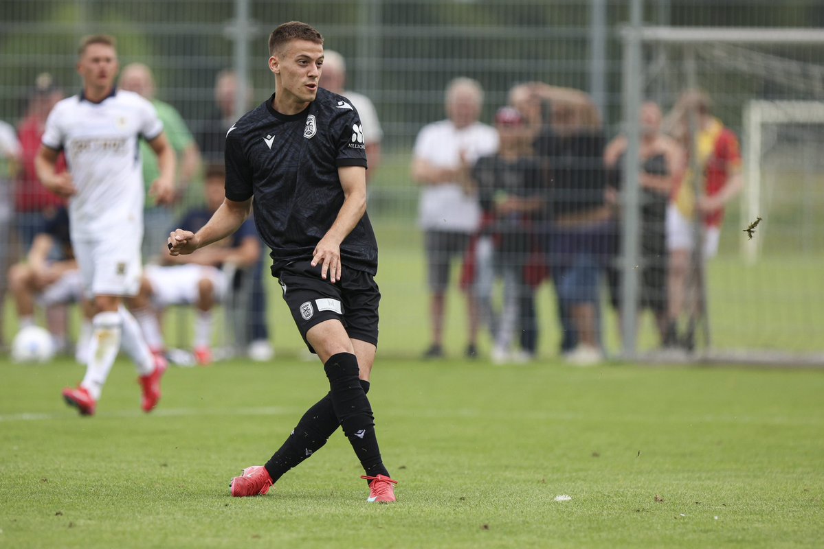 #Sky Info: #Konstantelias Wechsel zu #VfB wird immer unwahrscheinlicher. Stuttgart wird nicht nachlegen, keine rechtlichen Schritte einleiten. 
#PAOK will mit dem 22-Jährigen verlängern. Im Gespräch ist ein langfristiger Vertrag und 3 Mio Nettogehalt. Bleibt spannend
<a href="/SkySportDE/">Sky Sport</a>