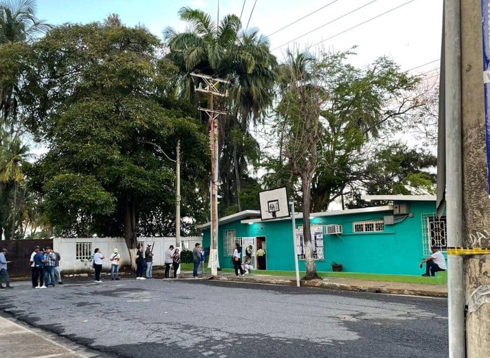 ReporteYa's tweet image. #27Jul #Anzoátegui #EleccionesMunicipalesVe
Así están algunos centros de votación en Lechería desde el inicio de la jornada electoral de este domingo #27jul
