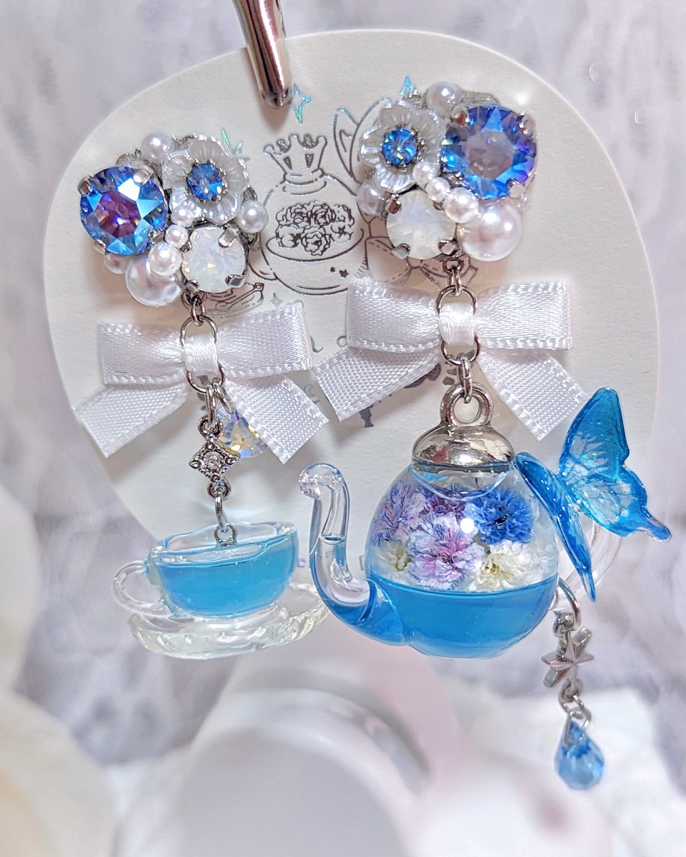 Miureamomo's tweet image. 久しぶりのれあれあです♡⃛🦋.*˚𓂃 𓈒𓏸◌
お休み期間中ですが、
れあさんから受け取っていた蝶たちをMiuの手ではばたかせます💗