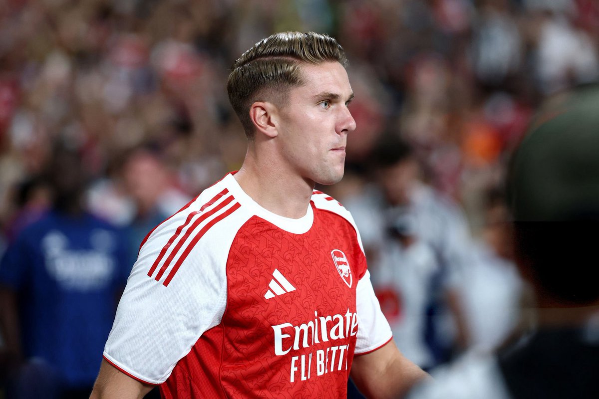 PurplePanel's tweet image. Viktor Gyökers has been presented at the National Stadium. Arsenal now knows.