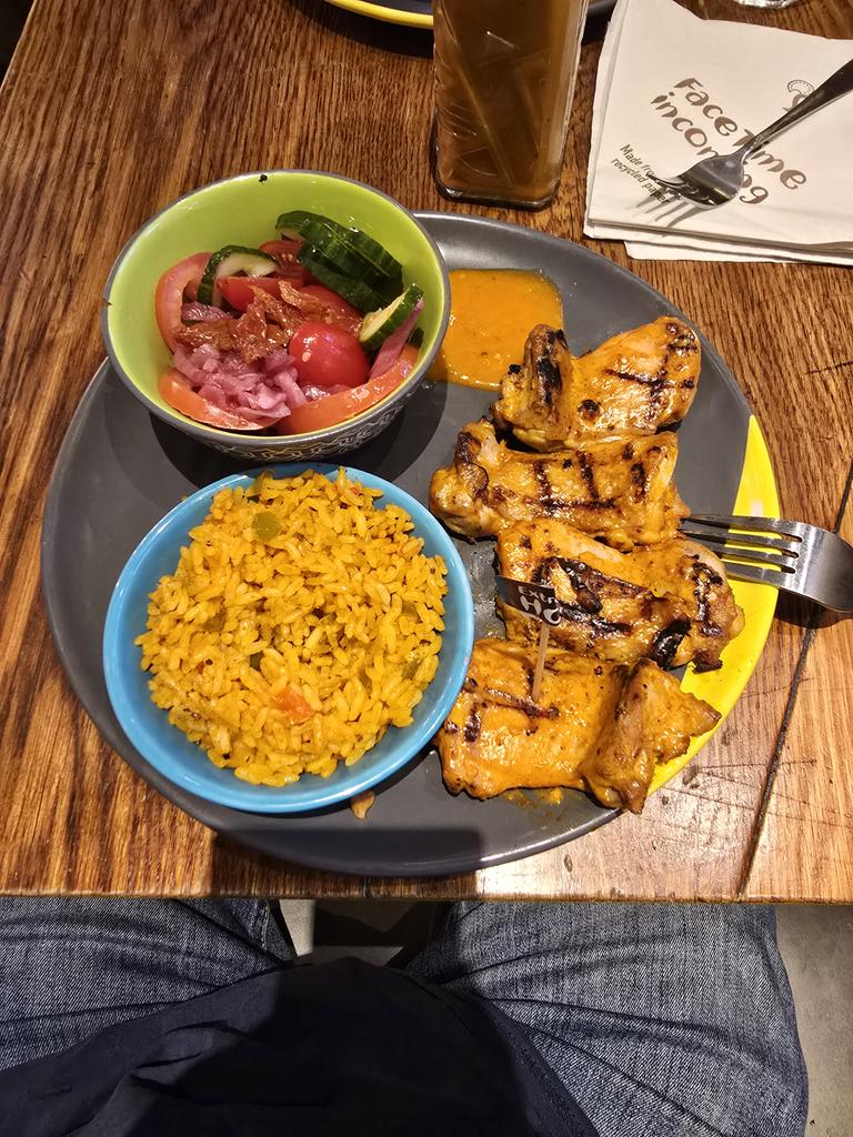 NurulHoqueAli1's tweet image. Nando&apos;s in Feltham was buzzing...
