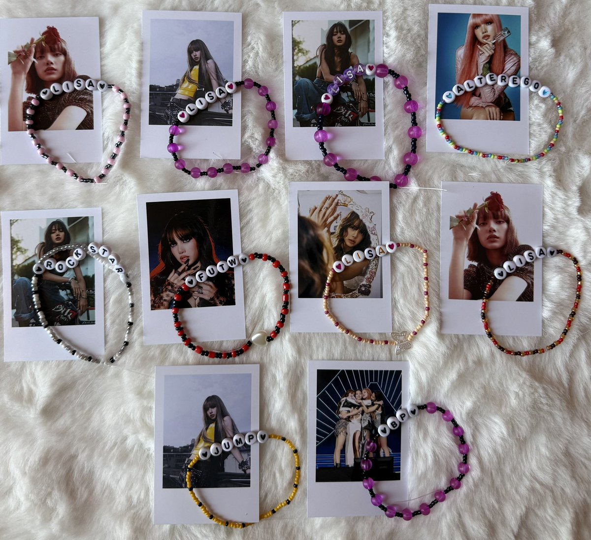 🩷🖤J'ai fait quelques freebies pour le concert de blackpink le 2 août.

Un sachet contient un bracelet et un Polaroïd. Il y en a que 40 !! 
Je ne sais pas encore où je les distribuerai ! 

<a href="/FanBlackpinkfrr/">🇫🇷 BLACKPINK FRANCE • FANBASE</a> @BLACKPlNKFRANCE 

RT sont appréciés ! 🩷🖤