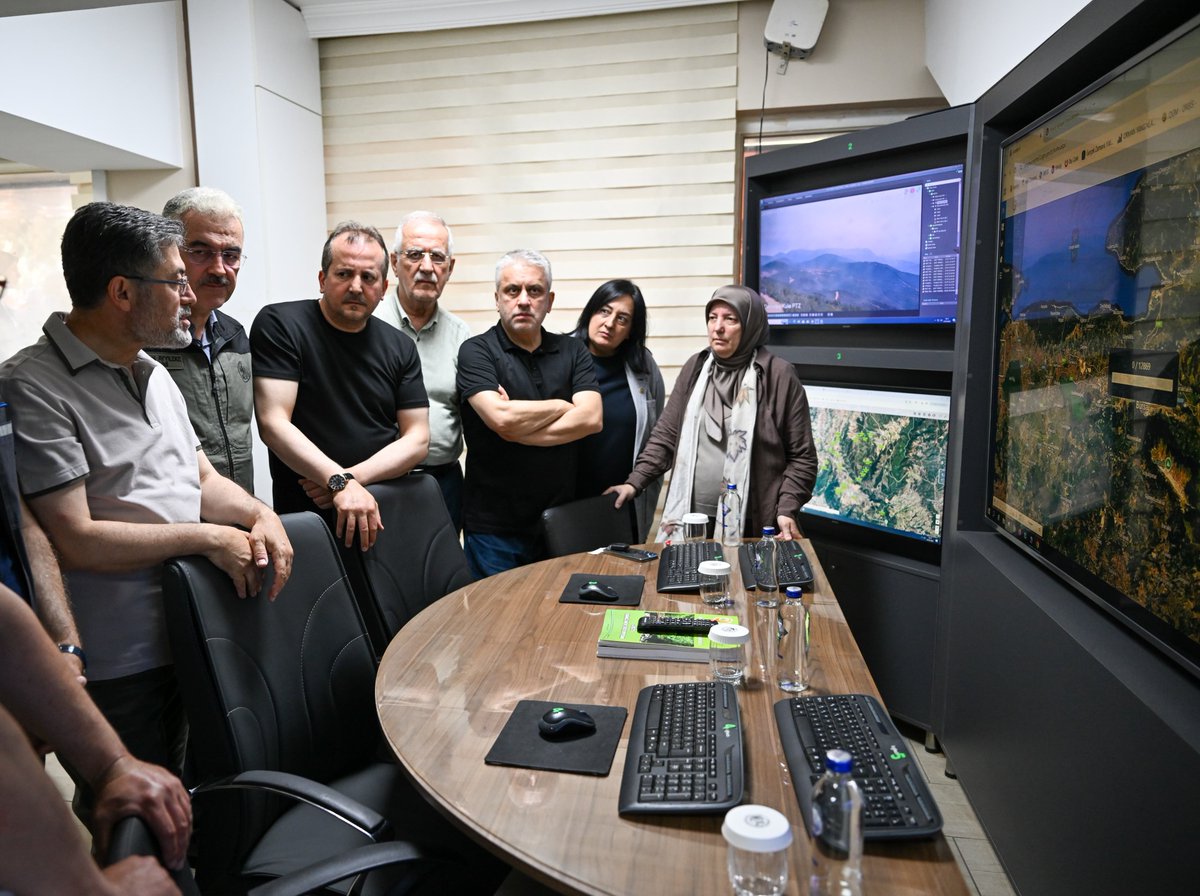 Tarım ve Orman Bakanımız Sayın İbrahim Yumaklı, Ulaştırma ve Altyapı Bakanımız Sayın Abdulkadir Uraloğlu, Valimiz Sayın Erol Ayyıldız ve ilgili kurum temsilcilerinin katılımıyla, Bursa Tarım ve Orman Bölge Müdürlüğü’nde ilimizde meydana gelen orman yangınlarına ilişkin bir basın