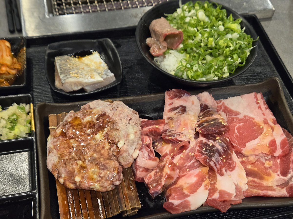 snowballmonsta's tweet image. 燒肉 Aniki 多ㄌ $799 價位有橫膈膜牛舌跟伊比利豬，專攻橫膈膜好 hapi