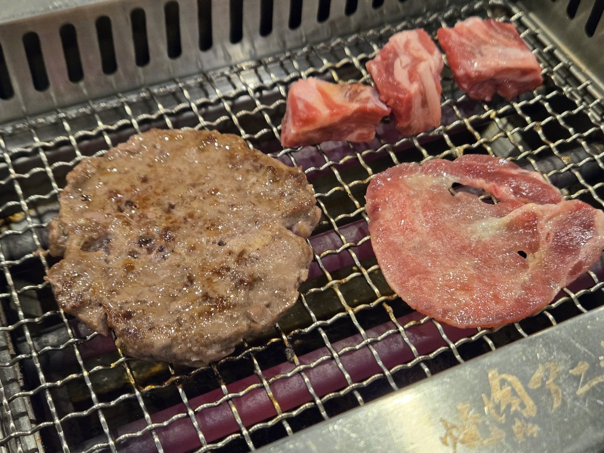 snowballmonsta's tweet image. 燒肉 Aniki 多ㄌ $799 價位有橫膈膜牛舌跟伊比利豬，專攻橫膈膜好 hapi