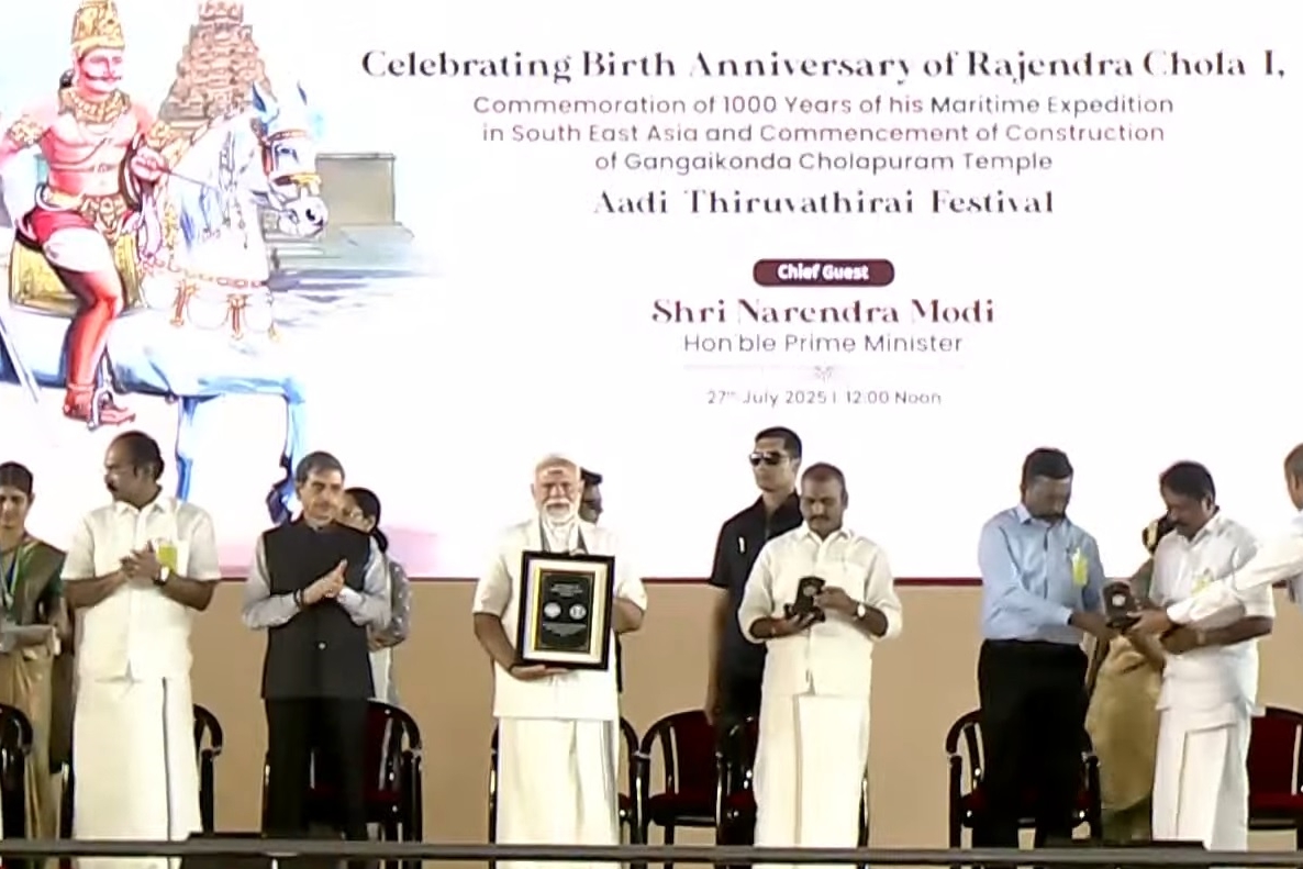 CoinsTalk's tweet image. PM Modi Unveils ₹1000 Coin Celebrating the Legacy of Rajendra Chola I. More Info: bit.ly/4lMTTg3

#RajendraChola #RajendraCholan #GangaikondaCholapuram #AadiThiruvathiraiFestival