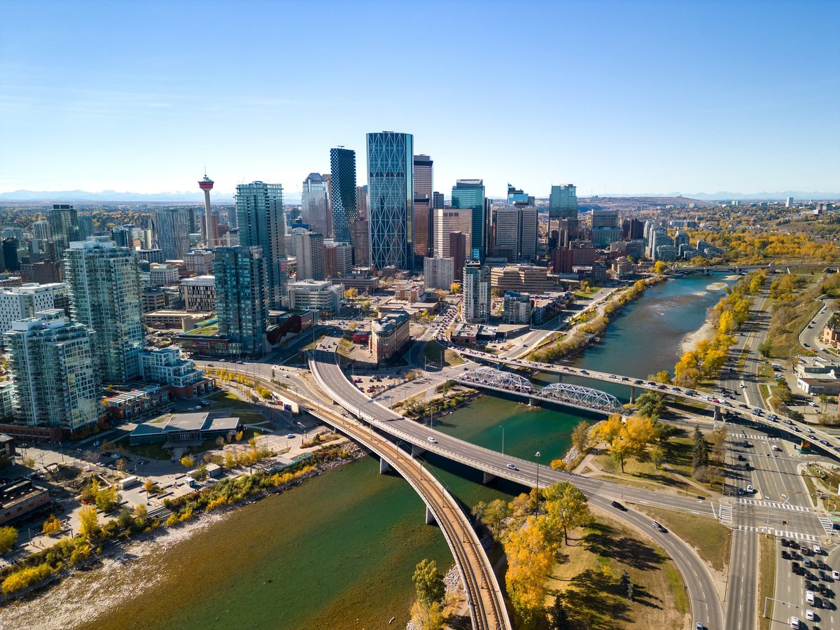 🌄☀️ Le Canada🇨🇦 est peut-être connu pour son froid, mais nous avons aussi notre part de #soleil!

#Calgary, en #Alberta, a une moyenne de 333 jours de soleil par an, vous êtes assuré de rayonner ici!