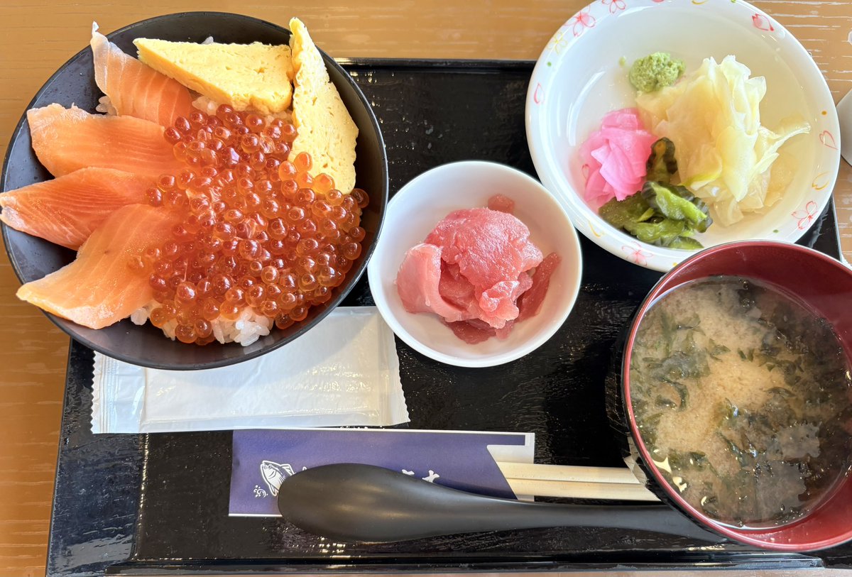 sayaminichip's tweet image. こんばんもーにん⭐️

あさーふは、また貝殻しか釣れなかった🥹

終わってから、ららみゅうに行ってサーモンといくら丼✨