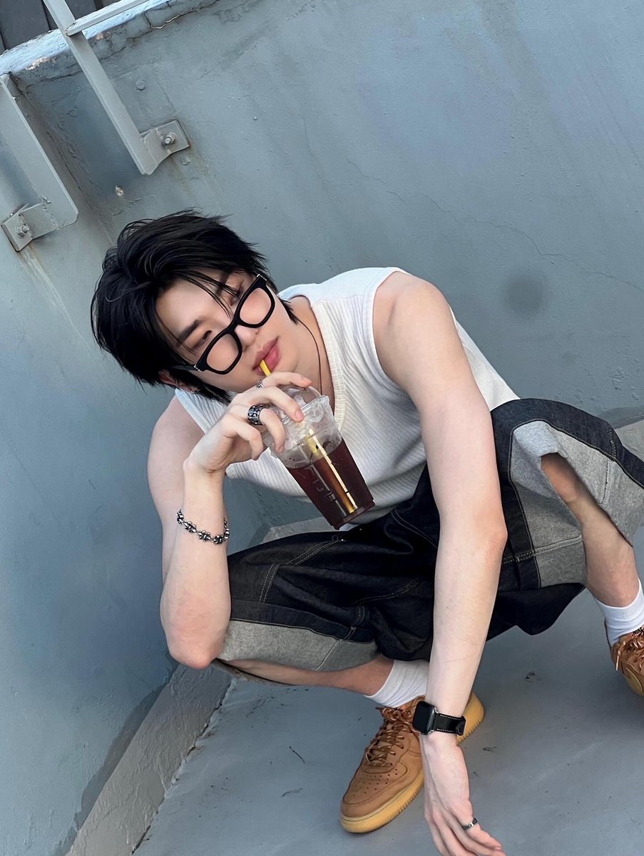 [#다빈] 

️ 더위 조심

#XODIAC #소디엑 #DAVIN #다빈