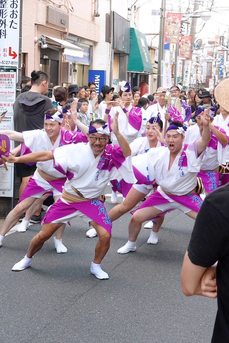 chackn3064's tweet image. 今日は地元で阿波踊りをやってたので、ちょっと見てきた。
2/2

#阿波踊り 
#目黒銀座連 

もっといくつも出てるけどね。