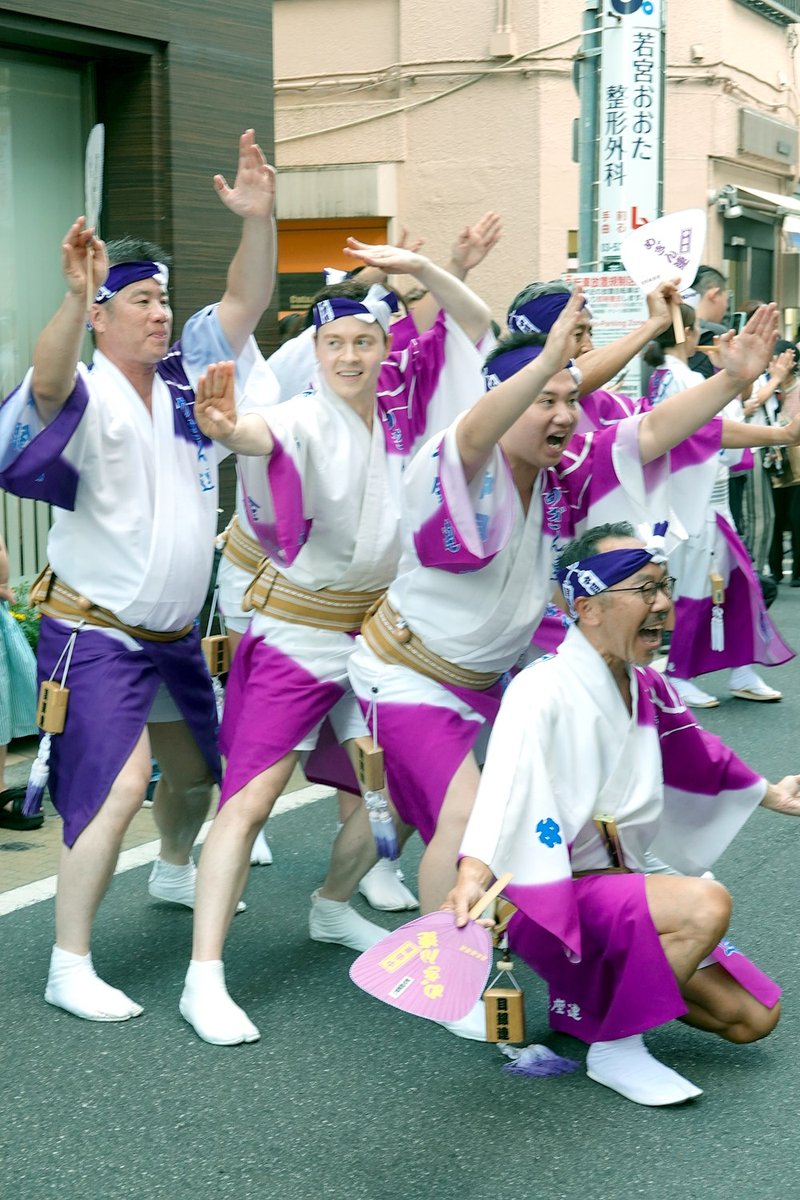 chackn3064's tweet image. 今日は地元で阿波踊りをやってたので、ちょっと見てきた。
2/2

#阿波踊り 
#目黒銀座連 

もっといくつも出てるけどね。