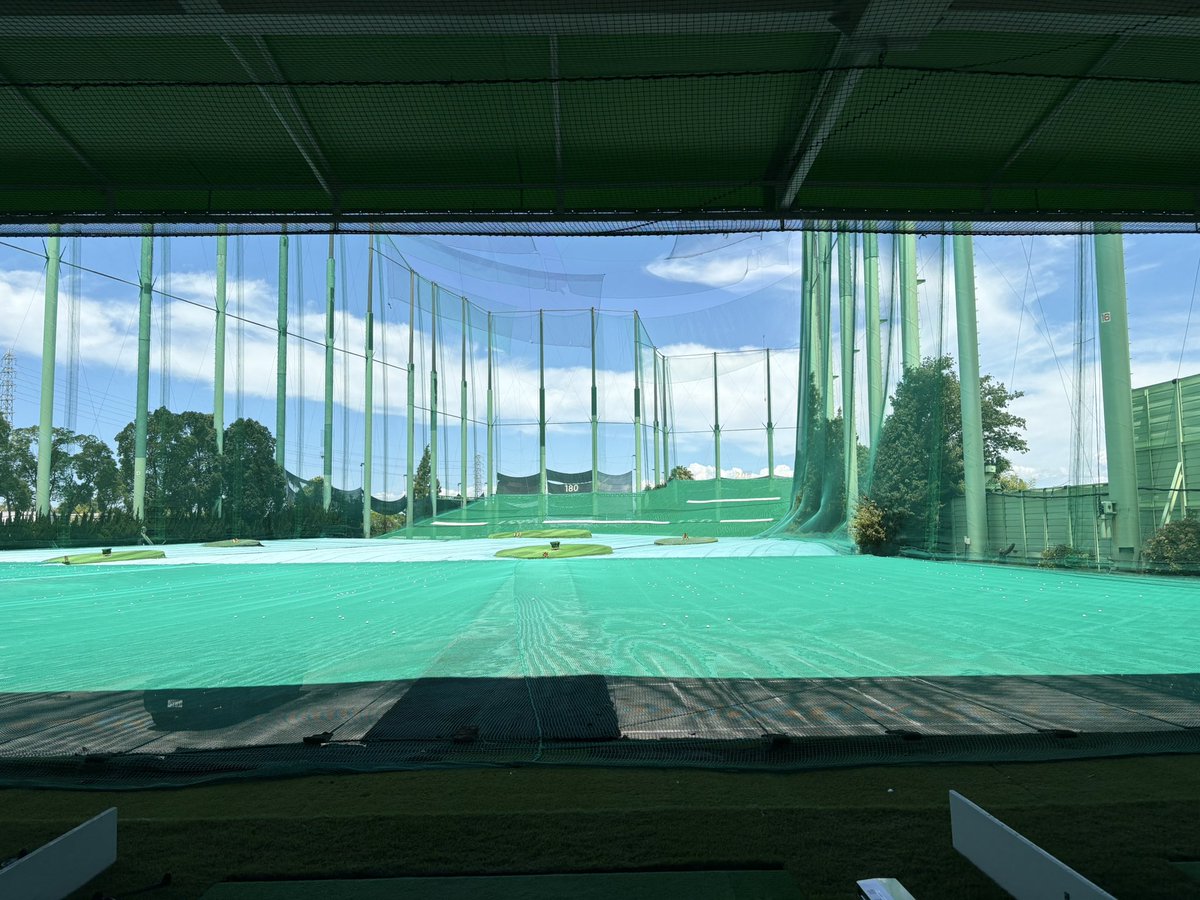 久々の場所でしっかり練習🏌️
UT〜ドライバーはちゃんと当たると左に真っ直ぐ飛んじゃうんだよなぁ。修正方法見つけたと思ってたのに、今日は通用しなかった😢