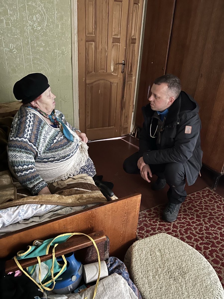 LTembassyUA's tweet image. Today, on #MedicalWorkersDay in Ukraine, we honor every selfless doctor, combat medic, nurse & medical professional who saves lives despite great danger. Grateful and committed, 🇱🇹medical workers volunteer to stand beside you—to help save defenders and the civilians they protect.