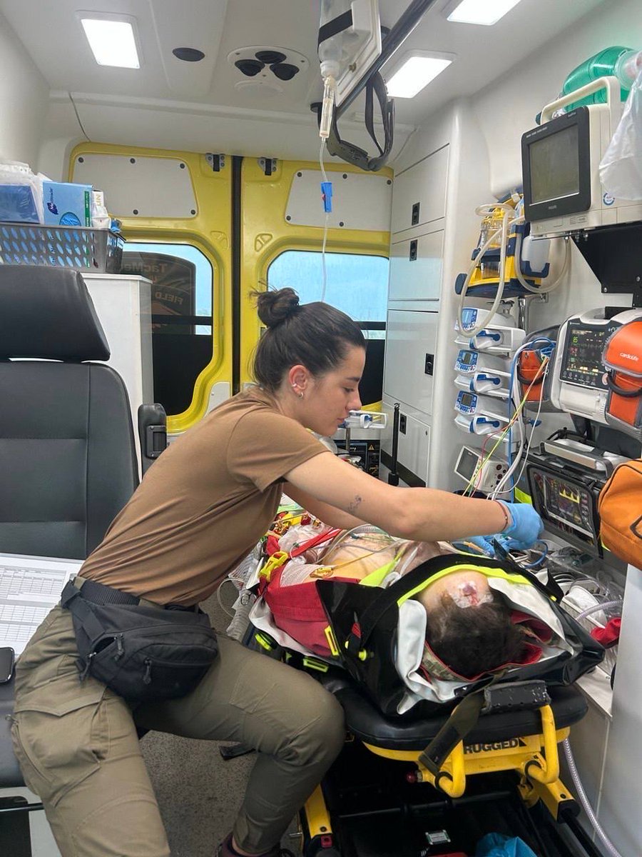 LTembassyUA's tweet image. Today, on #MedicalWorkersDay in Ukraine, we honor every selfless doctor, combat medic, nurse & medical professional who saves lives despite great danger. Grateful and committed, 🇱🇹medical workers volunteer to stand beside you—to help save defenders and the civilians they protect.