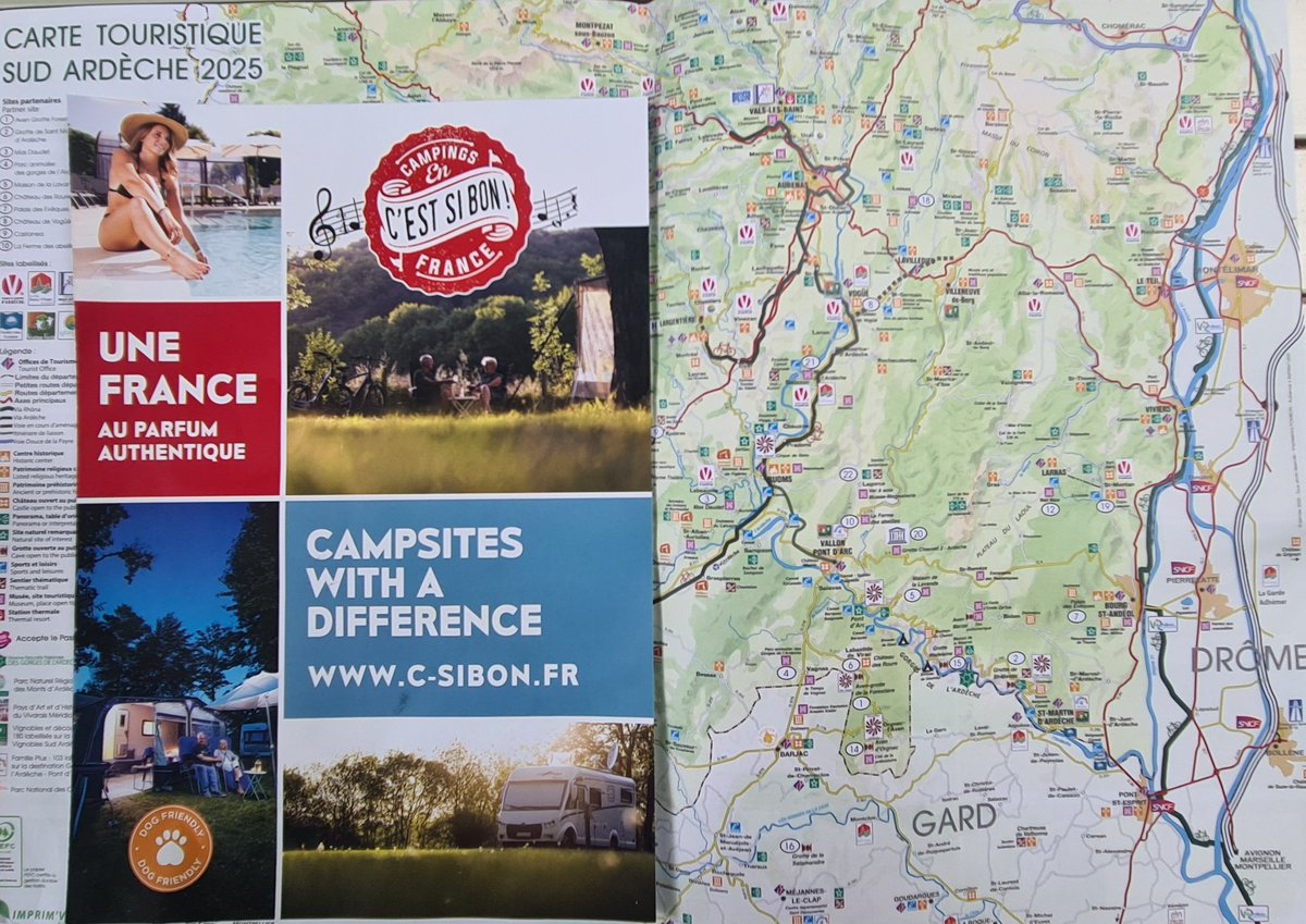Polit1cswithM's tweet image. France... c&apos;est si bon!
Le pays, c&apos;est magnifique! 😊