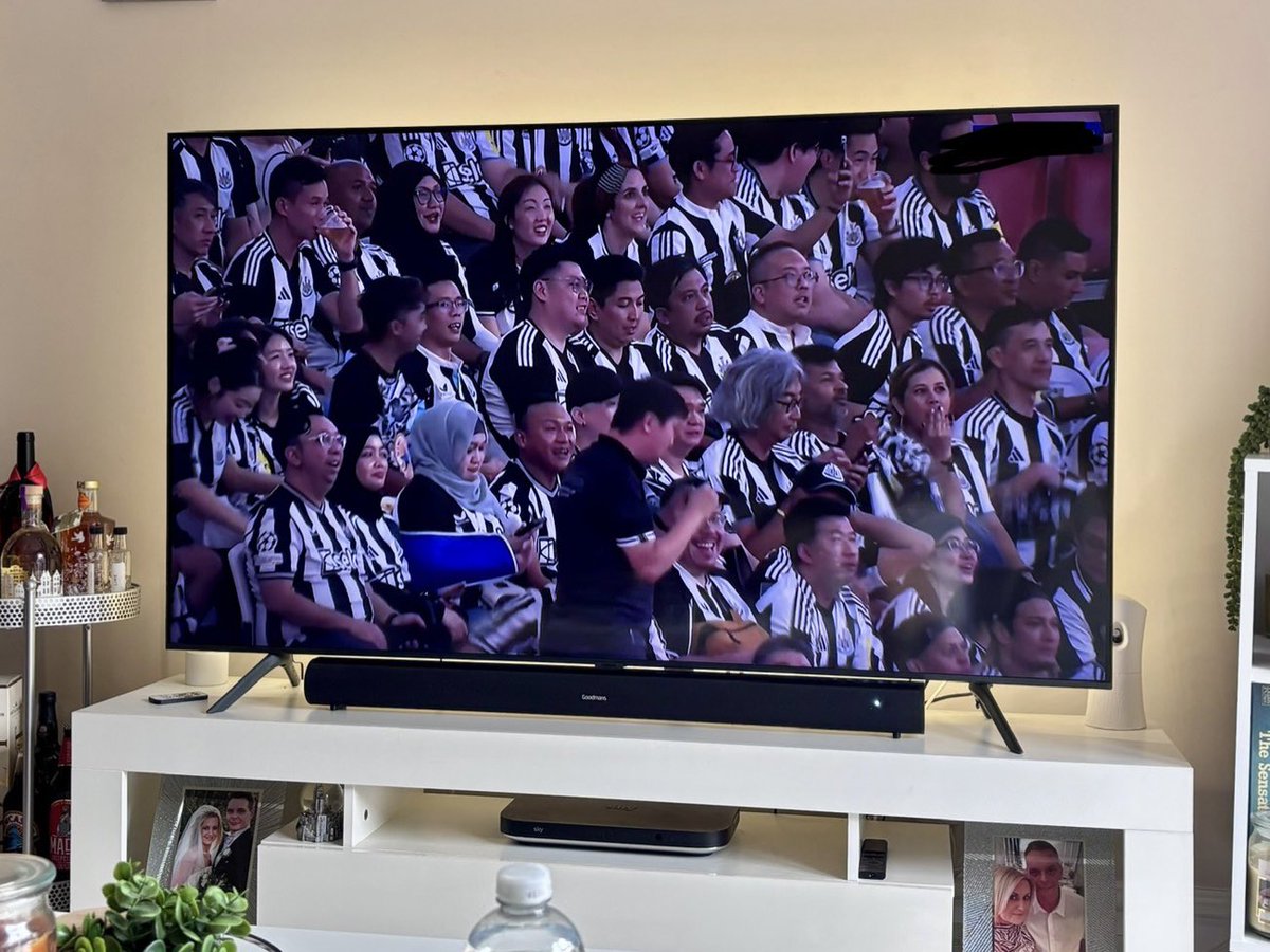 LeeDForster's tweet image. Why do I do this to myself?

#NUFC ⚫️⚪️⚫️⚪️