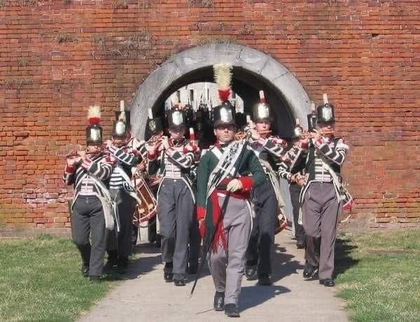 tom4141tom's tweet image. Reenacting Memories: hopping in the wayback machine and looking at Fort Niagara from 2007!