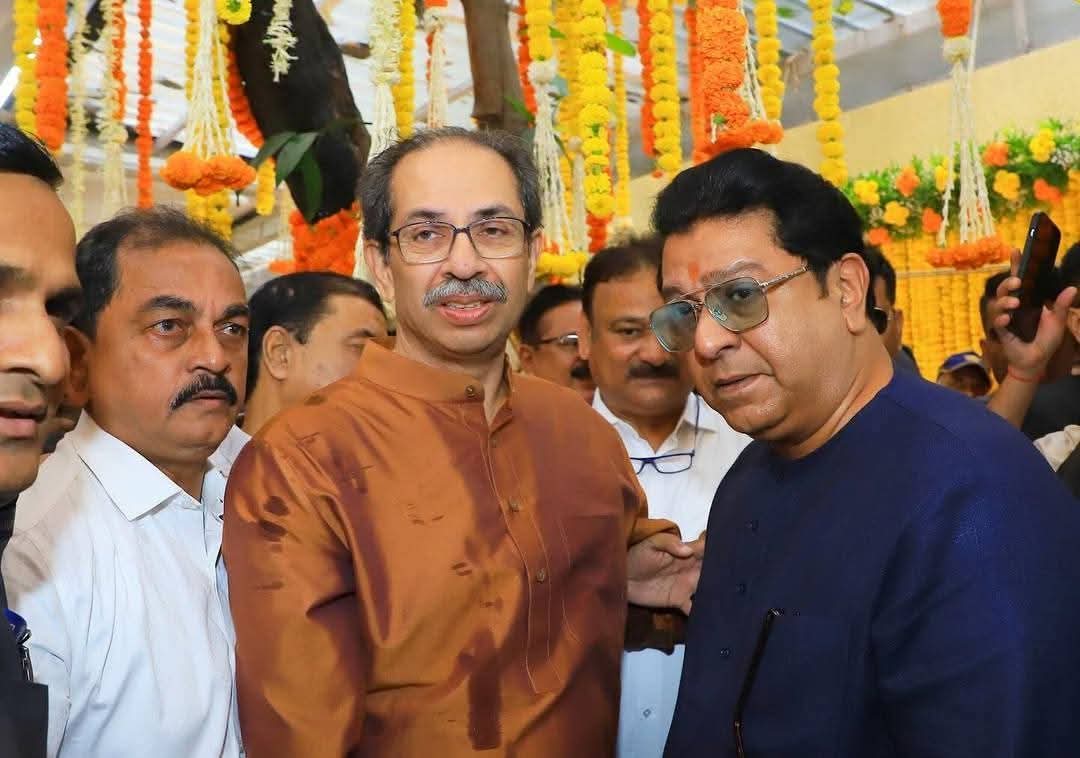 YogeshSheteMNS's tweet image. नातं असं जपाव कि त्याला राजकीय रंग नसावा...
पण भेट अशी व्हावी कि
विरोधकांवर ही जरब बसावा...
#ThackerayBrother❣️❣️