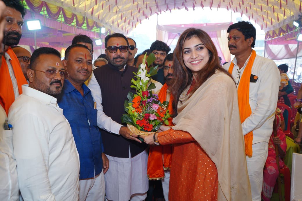 mpprataprao's tweet image. 📍रिसोड शहर
रविवार दि.२७ जुलै २०२५
आज रिसोड जि.वाशीम शहरातील नगरपरिषद रोड ला डॉ.अनिल आर तापडिया व डॉ.निकीता अनिल तापडिया यांच्या तापडिया बाल रुग्णालय व दातांचा दवाखान्याच्या भव्य स्थलांतरण सोहळा प्रंसगी उपस्थित सदिच्छा भेट दिली व नागरिकांशी संवाद साधला.
उत्तम वैद्यकीय सेवा…