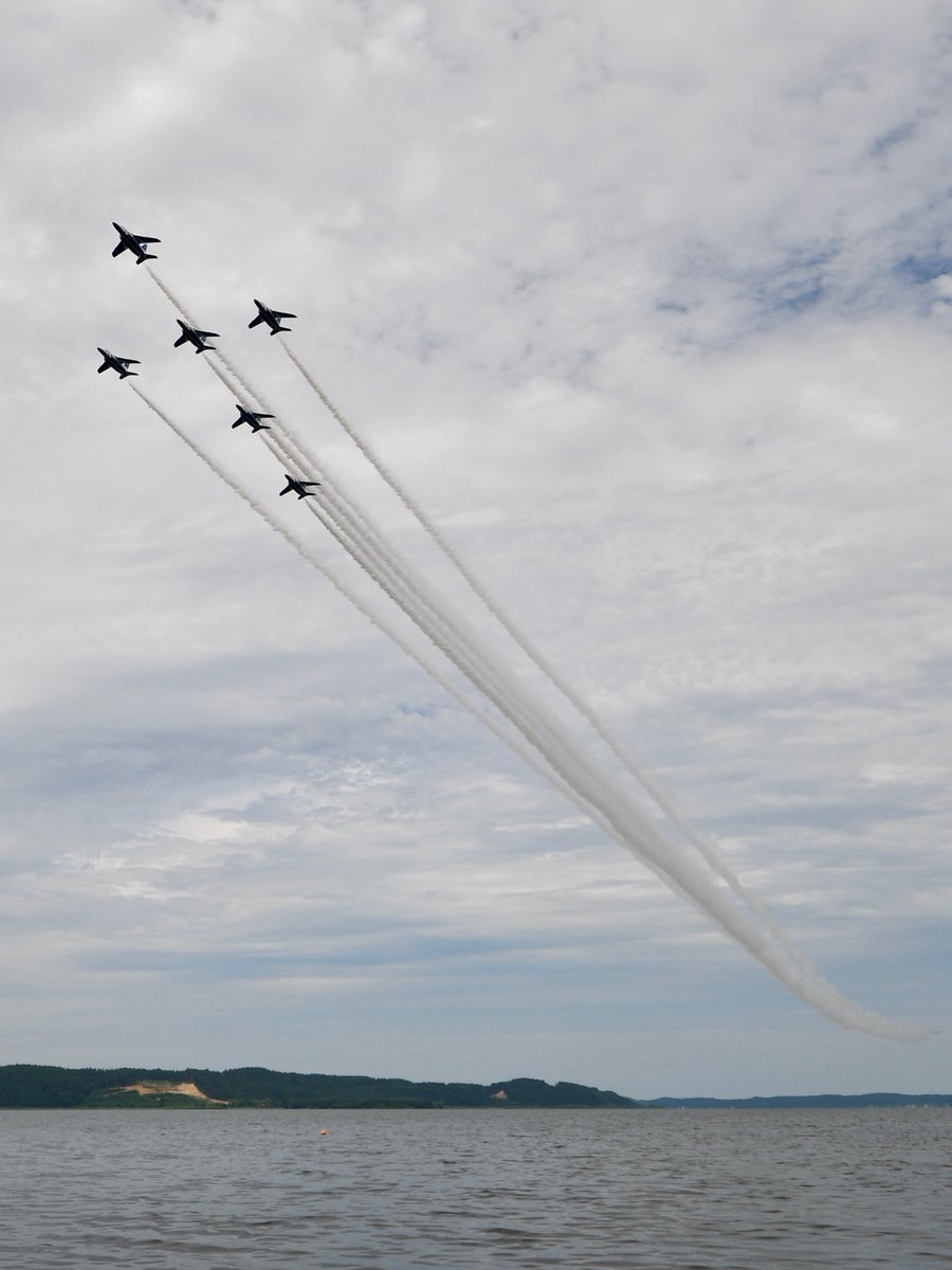 nomalblue's tweet image. 2025.07.26
青森県東北町
合併20周年記念東北町湖水まつり花火大会
ブルーインパルス
グランドクロスローパス
迫力ある低高度とスピードがたまらない😁
#ブルーインパルス #blueimpulse #航空自衛隊 #jasdf
#青森県 #東北町 #aomori