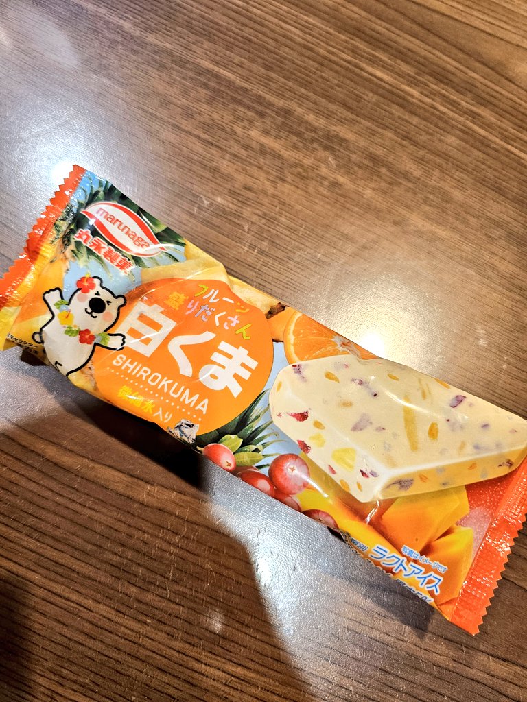 haruru3739's tweet image. そすてアイスへ～
フルーツ盛りだくさんですって、奥さん(*・д・)ﾉ