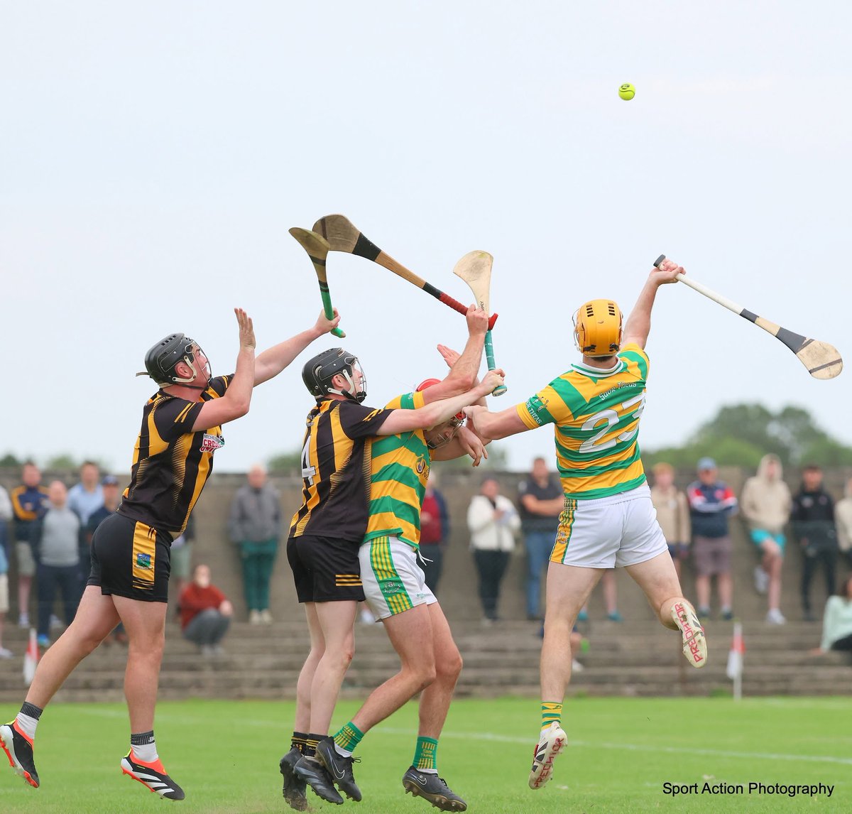 LimerickFanPage's tweet image. Action from the Garryspillane V South Liberties clash in the Lyons of Limerick, County Premier Intermediate Hurling Championship Round 1 played in Bruff on 26.07.2025 (ii)
Result: Garryspillane 1-21 South Liberties 0-12.
(c) Sport Action Photography
