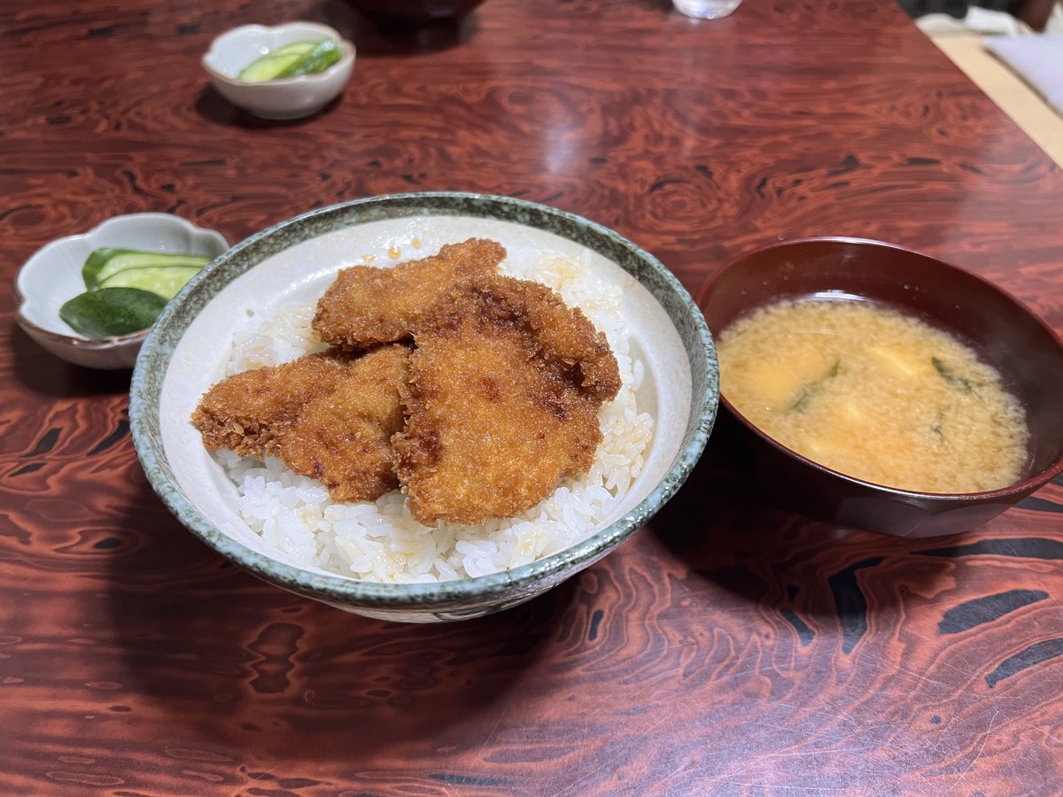 TONKA2225's tweet image. 二重かつ丼 630円！

中にかつがもう一枚仕込まれて
この価格はバクか？

なんだろうお米が特に美味しく感じた