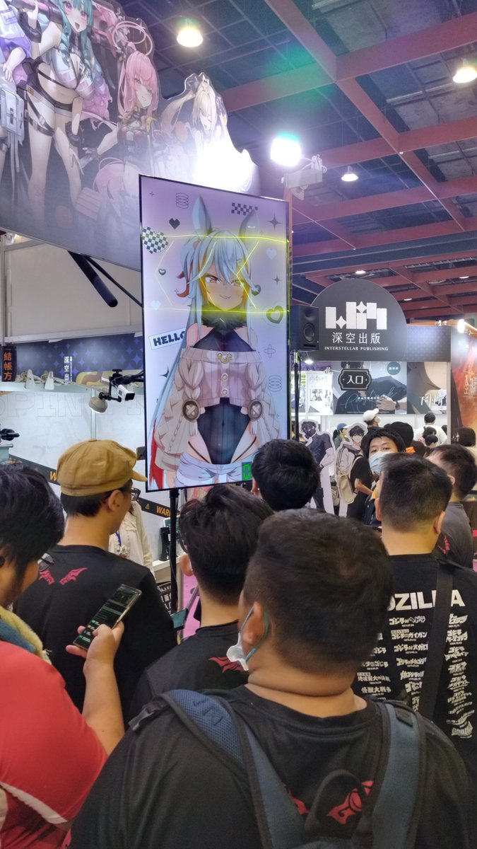 man_hun_'s tweet image. 拍了滿多的回去再整理
說個動漫節的衝場心得
以前做工廠的時候每次看到動漫展或漫畫書展都想去
每次朋友都說去了沒意義,就是人擠人
然後我就真的到三十幾歲一次也沒去過任何動漫展
兩年前偶然去看庫麻的見面會才終於體驗到一次
現在三十幾歲都在做二十幾歲沒做的事
算是在補完青年的空缺