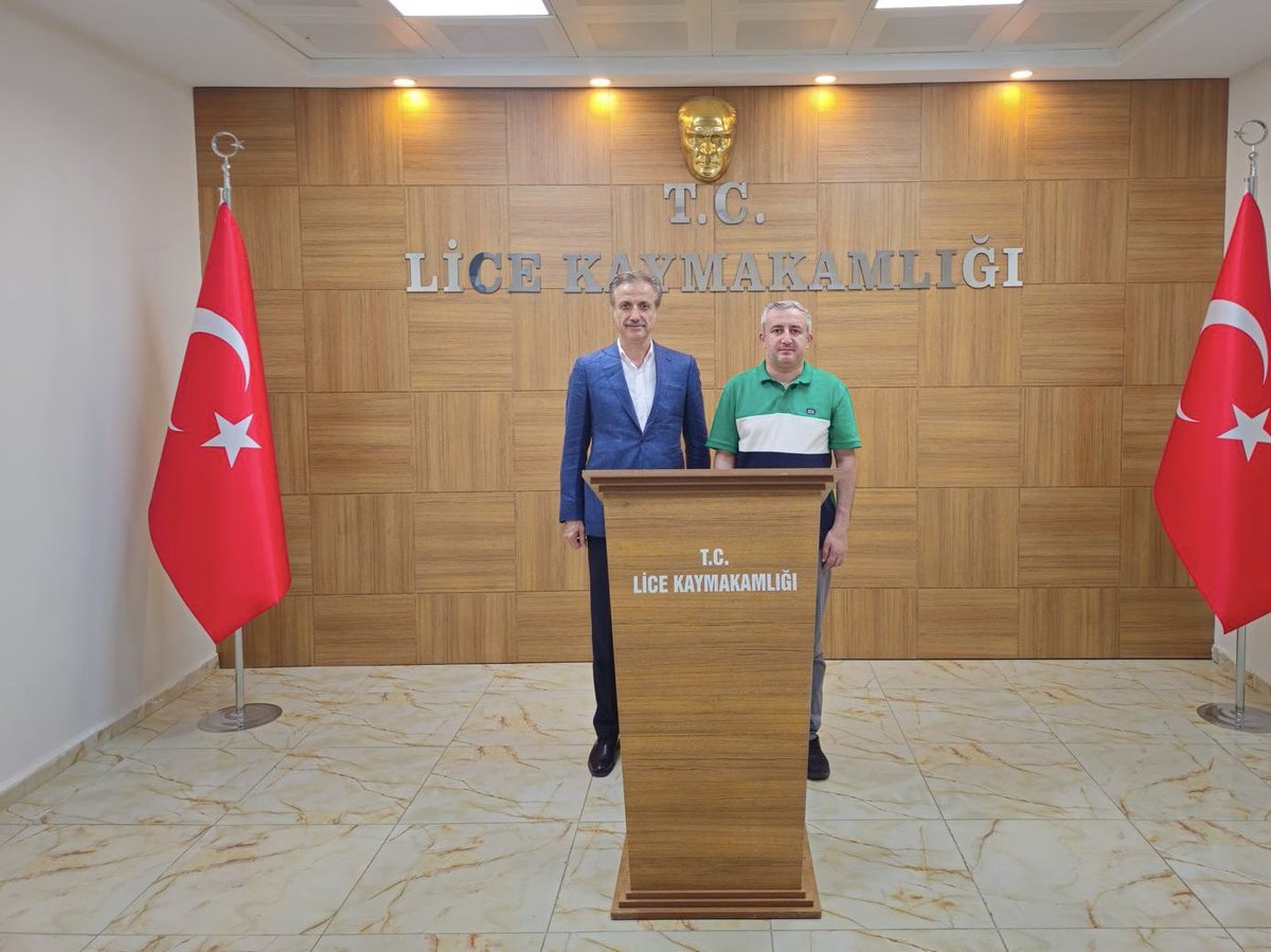📍Diyarbakır / Lice

Daha önce Bingöl’ümüzün Kiğı ilçesinde kaymakamlık görevini başarıyla yürüten, şu an Lice Kaymakamı olarak görev yapan Muhammet İkiz’i ziyaret ederek hayırlı olsun dileklerimizi ilettik.

Yeni görev yerinde kendisine başarılar diliyorum.