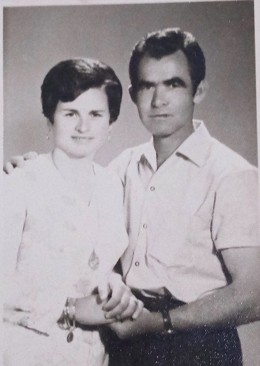 OutrasG's tweet image. Η μάνα μου, με τον μακαρίτη τον πατέρα μου.

(Φωτογραφία του 1970)