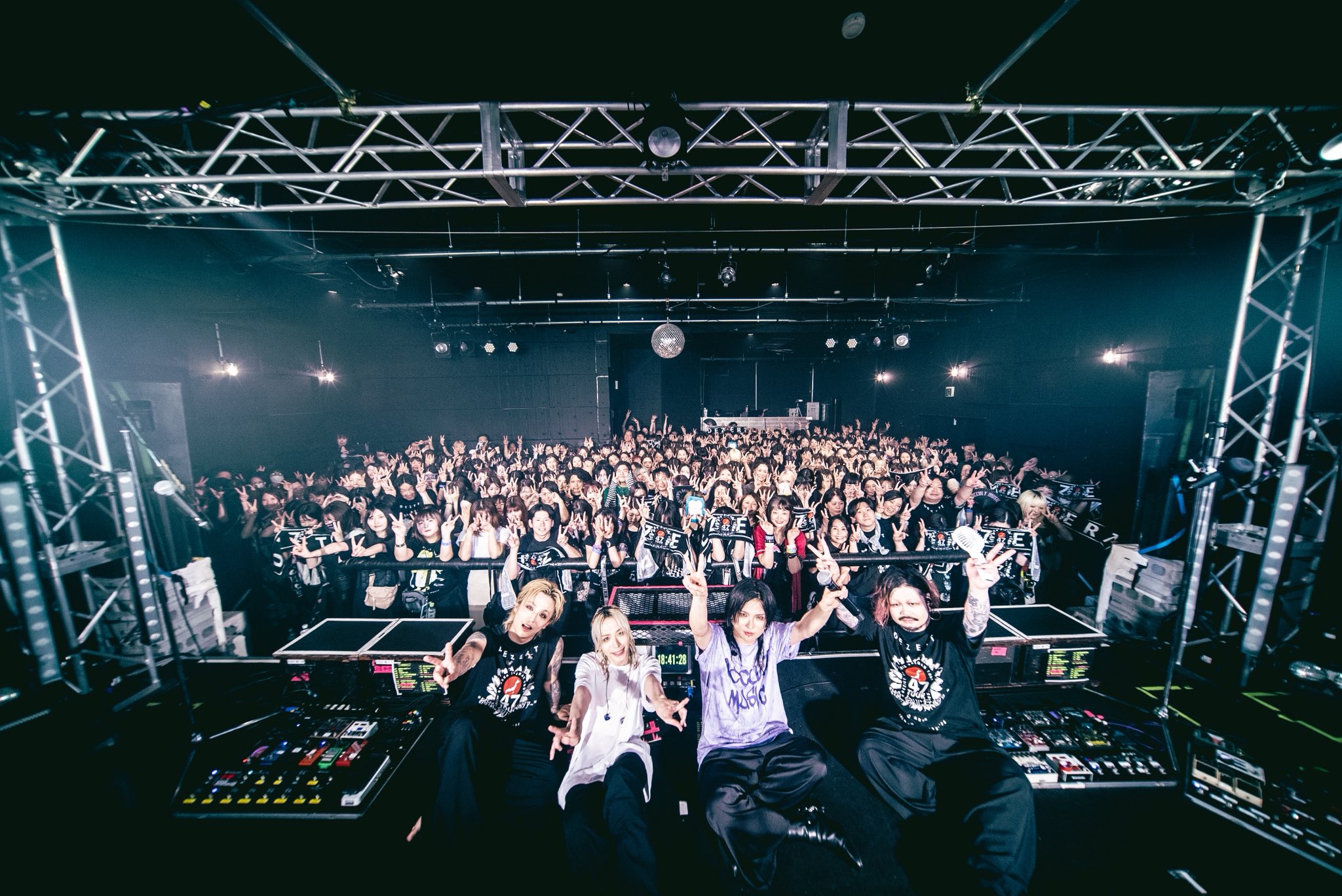 DEZERT 会場限定配布CD2枚 DEZERT』CHIAKI Birthday Live「透明人間」ライヴレポート公開