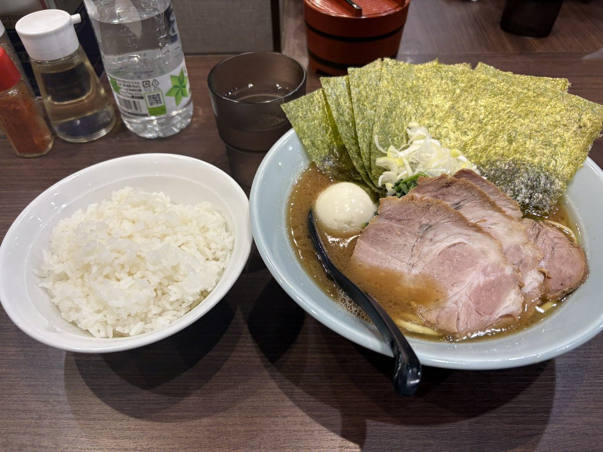 3dnetuler's tweet image. 最後の5号機バイオはバケからBH突入BH中にBIG引けたので満足やめ☺️
せっかくだから上野で家系探したら侍があったので行ってきました🍜
醤油の全部のせを頼みましたがいつも食べてる龍がどれだけ再現してるか理解✨
どことなく懐かしく美味しい一杯でした🙏🏻ゴチソウサマデシタ