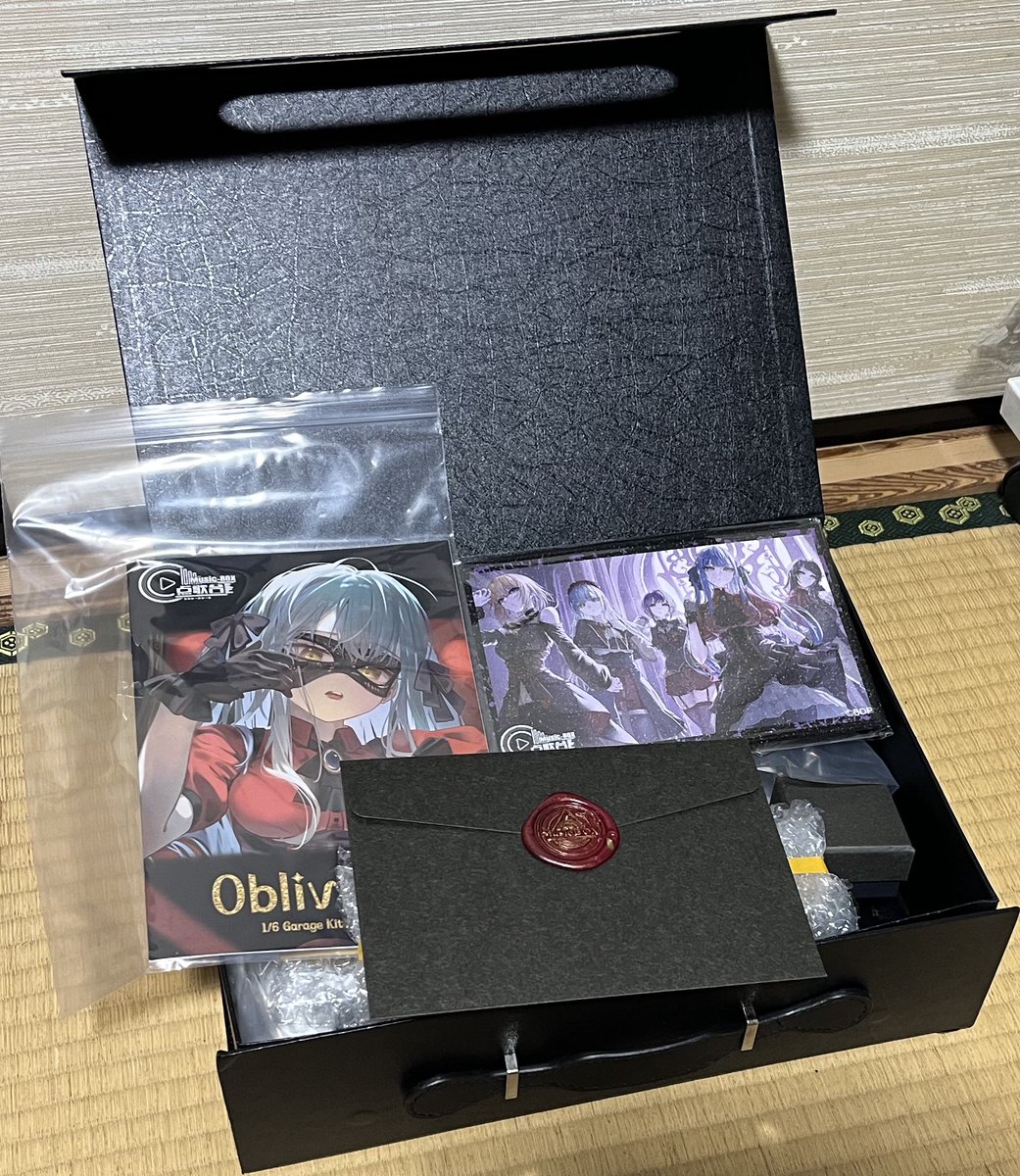 Oimodar603's tweet image. オブリビオニスの箱が既に凄いんですけどオマケも凄すぎて腰抜けました，ドール入ってるかと思いました
手紙も入ってるしもうこれAve mujikaそのものなんですけど…
ヤバくない！？