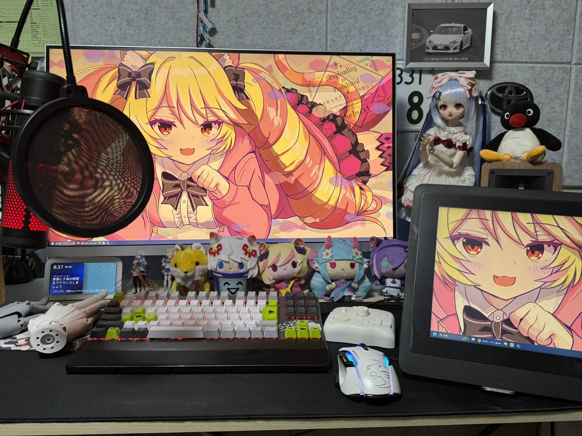 halmist's tweet image. 机の上だけいい感じに片付いた。
