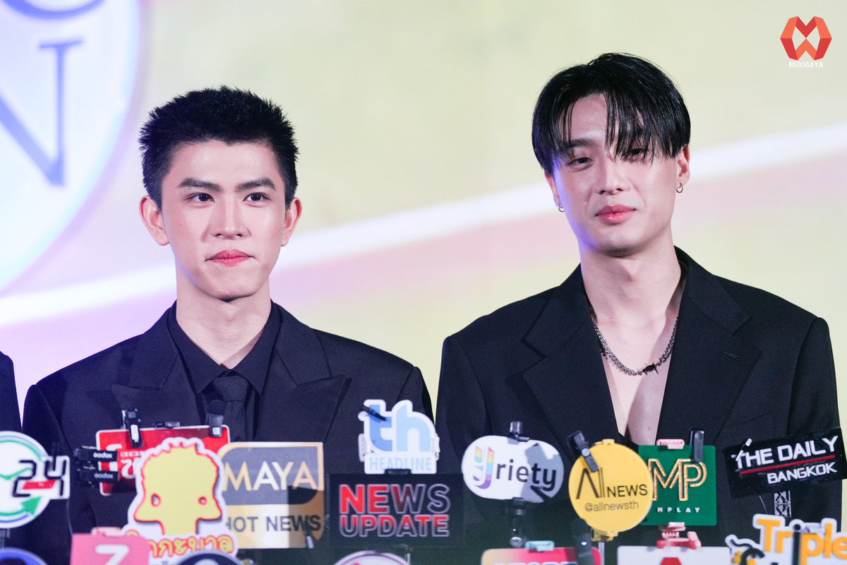 webmixmaya's tweet image. "จิมมี่-ซี-เซฟ-ฟรัง" ระหว่างให้สัมภาษณ์ก่อน ดูตอนแรกซีรีส์ "ทำนายทายทัพ My Magic Prophecy" ในงาน "ทำนายทายทัพ Let the Magic Begin"
#MyMagicProphecy
#MyMagicProphecyEP1
#jimmyyjp #sea_tawinan
#jimmysea #จิมมี่ซี
#savesaisawat #เซฟไซสวัสดิ์
#francnrp #ฟรังนรุทธ์
#savefranc…