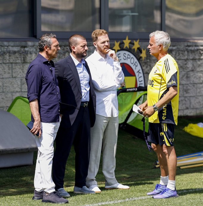 fenertalks's tweet image. Ahmet Ketenci: "Başkanımız da, hocamız da aynı doğrultuda konuşuyorlar. Sosyal medyada çelişki varmış gibi yansıtılıyor.
Transferler konusunda gece gündüz yoğun çalışmalar var. Birileri de sürekli Fenerbahçe’de sorun varmış gibi, kaos yaratmaya çalışıyor.
Başkanımız YDK’da,…